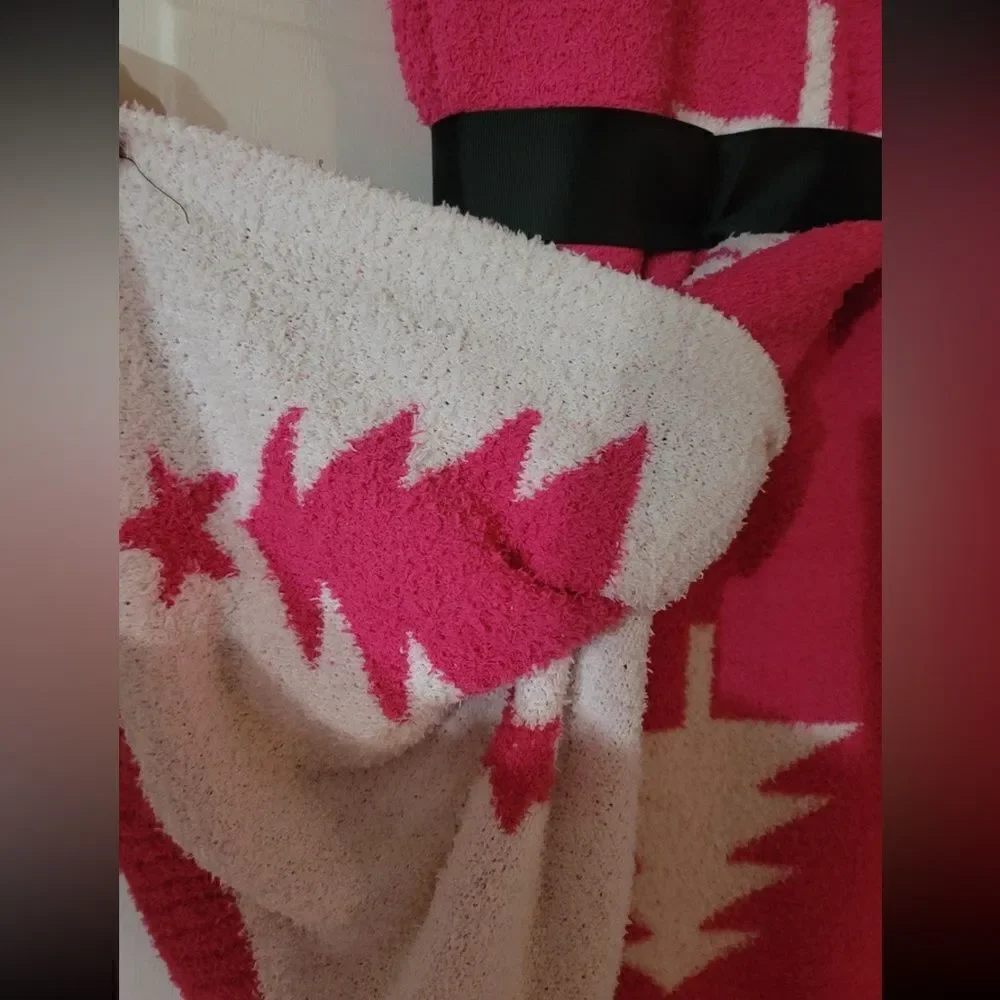 NWT RARE Magashoni Bright Pink White Christmas Tree Throw Blanket HTF Ticktock
